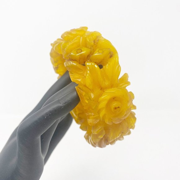 620 Vintage Bakelite Translucent Butterscotch Heavily Flower Leaf Carved Bangle - Picture 1 of 6